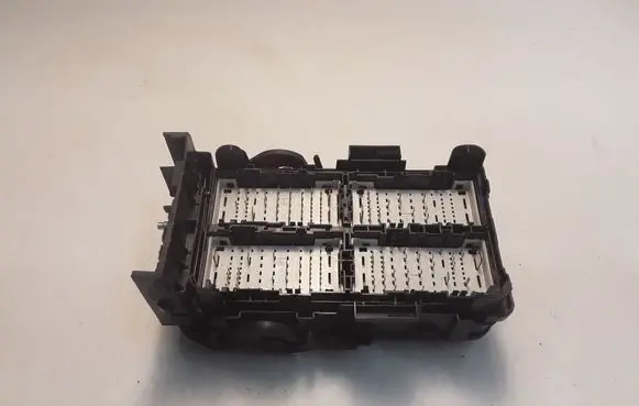 Opel Insignia B Fuse module 3911662501
