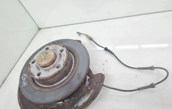 Opel Vivaro Rear wheel hub spindle/knuckle 