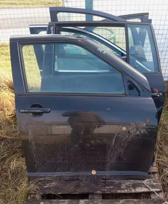 Suzuki Swift I Front door