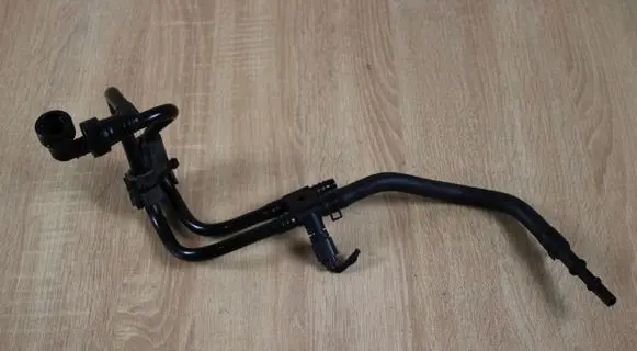 KIA Sorento Fuel injector supply line/pipe 