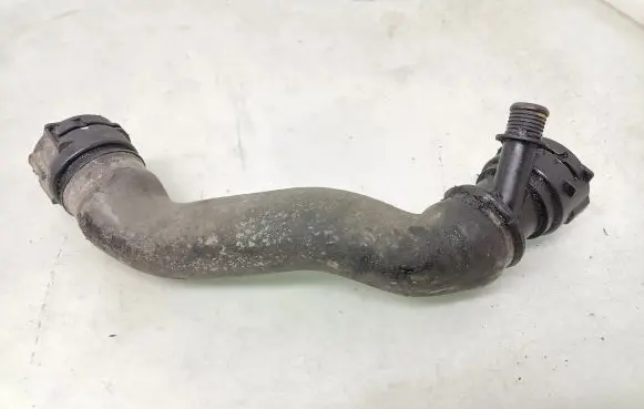 BMW 5 E39 Engine coolant pipe/hose