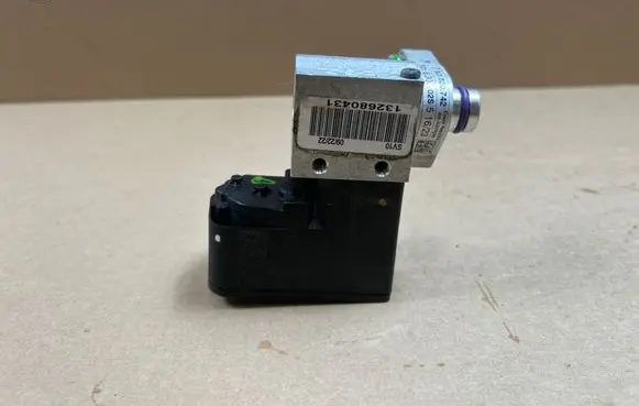 Porsche Taycan 9J1 Air conditioning (A/C) expansion valve 4M0816702A