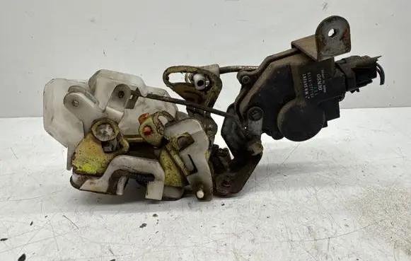Mitsubishi Pajero Rear door lock 1015260110