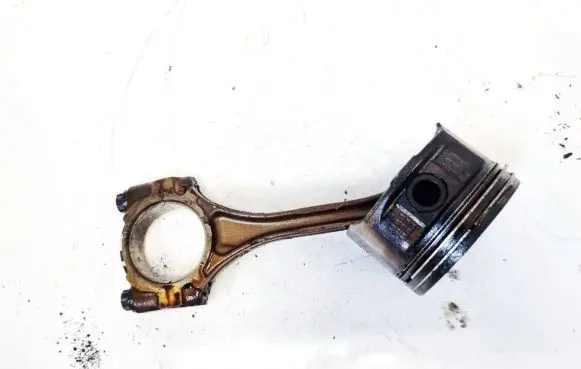 Toyota Yaris Piston with connecting rod