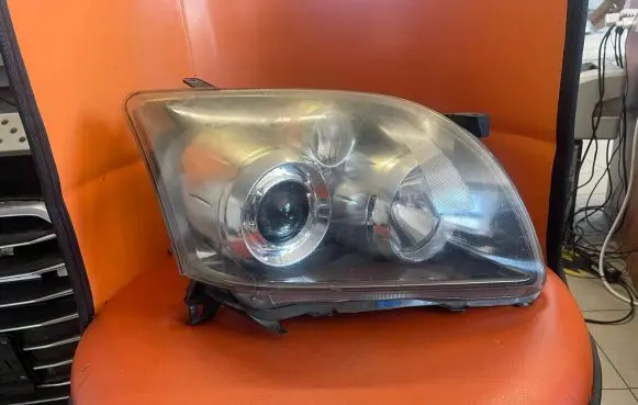 Toyota Avensis T250 Headlight/headlamp