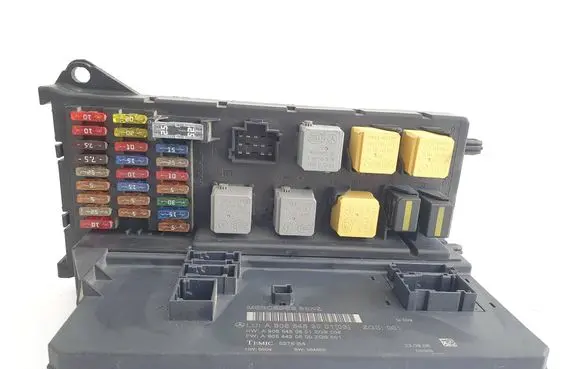 Mercedes-Benz Sprinter W906 Fuse module A9065453001 A9065450601 A9064420600