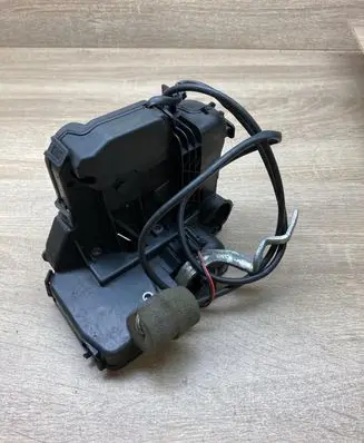 Mercedes-Benz CLS C219 Front door lock 2107200335 004137112637