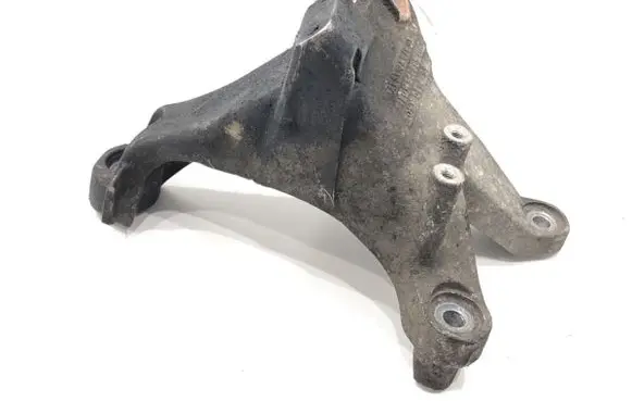 Audi A8 S8 D3 4E Engine mounting bracket 4E0199308BB