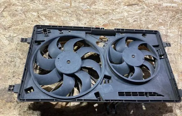 Renault Master III Radiator cooling fan shroud 214815872R