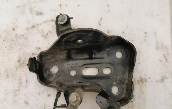 Peugeot 2008 II Engine mount bracket 22460M RH254206