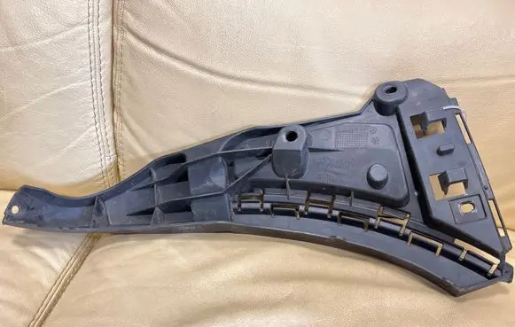 Volvo XC90 Front bumper mounting bracket 08620564