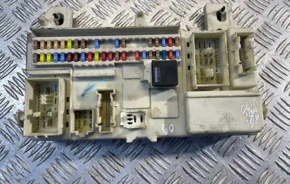 Volvo V50 Fuse module 31268178 5AT75A15A