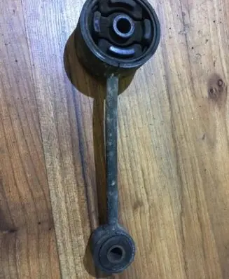 Subaru Legacy Engine mount bracket