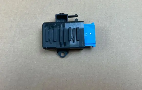 Volkswagen Transporter - Caravelle T6 Seat heating relay 5K0959772A
