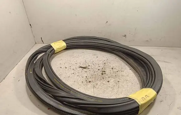 Audi Q7 4M Front door rubber seal 4M0831721A