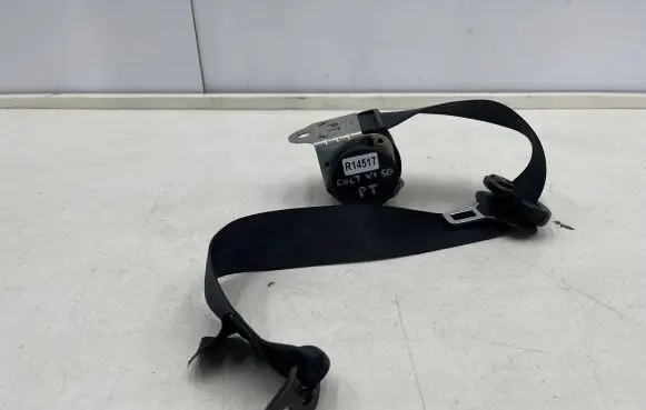 Mitsubishi Colt Rear seatbelt 7000a592