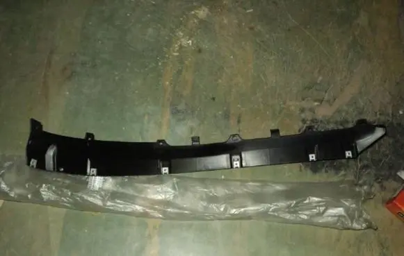 Nissan Navara Front arch 63833VK00A