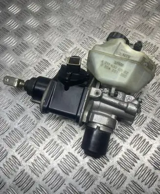 Mercedes-Benz E W211 Master brake cylinder A2114300302 0204251302