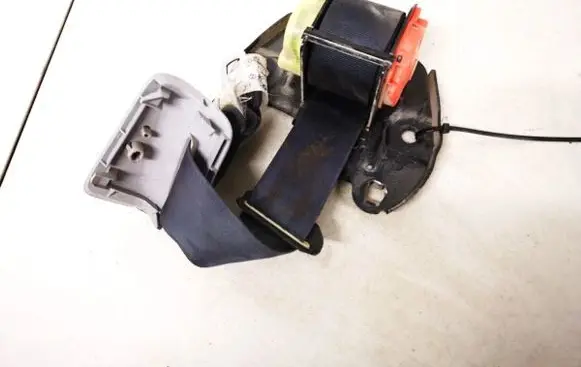 Subaru Impreza I Middle seatbelt (rear) ena105007