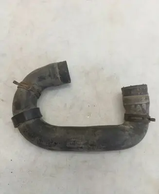 Engine coolant pipe/hose