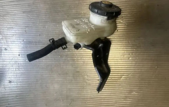 Brake fluid reservoir