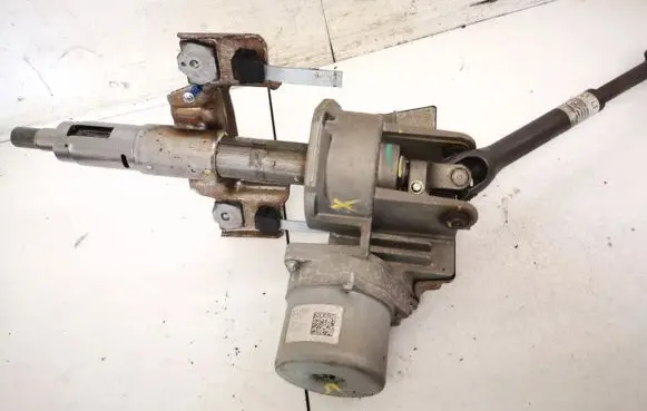 Opel Corsa D Power steering pump 55701300