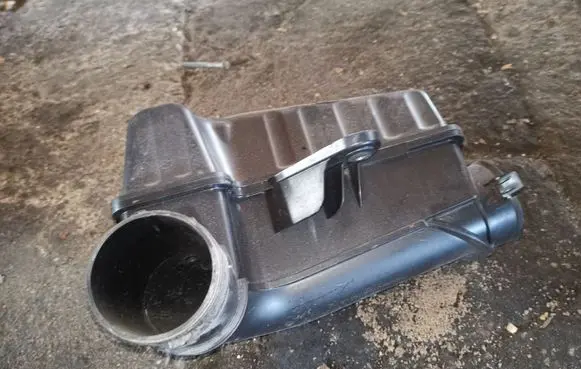 Intake resonator