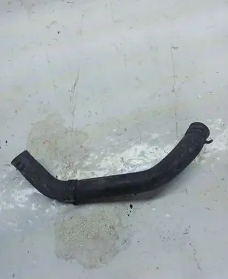 Volkswagen PASSAT B6 Engine coolant pipe/hose