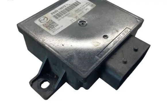 Mazda CX-5 Voltage converter/converter module PE0318572 0316458604 8ES01087100