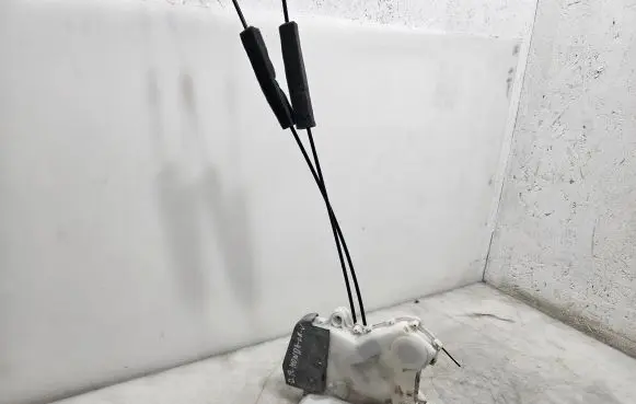 Honda CR-V Front door lock 72111