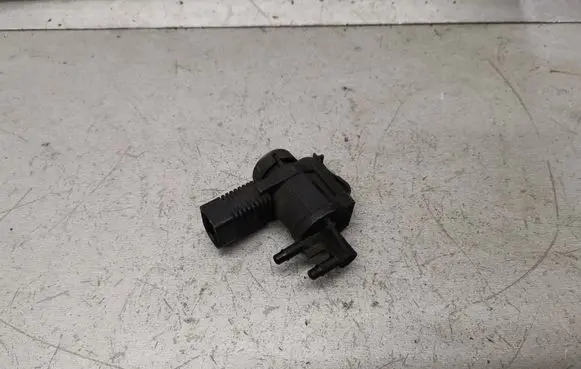 Volkswagen Touran I Turbo solenoid valve 1K0906283A
