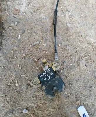 Volkswagen PASSAT B5.5 Loading door lock 