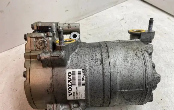 Volvo XC60 Air conditioning (A/C) compressor (pump) 32260523