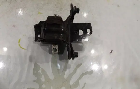 Skoda Fabia Mk2 (5J) Engine mount bracket 6Q0199555AR