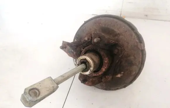 Volkswagen Jetta II Brake booster 
