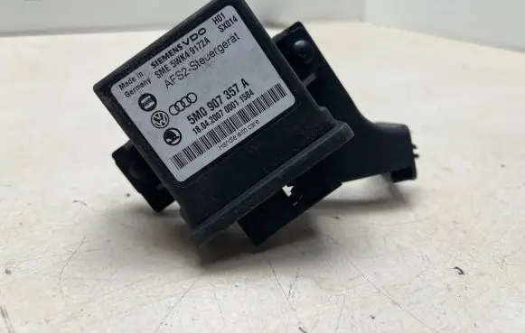 Volkswagen Touran I Light module LCM 5M0907357A 5WK49172A 80420070001