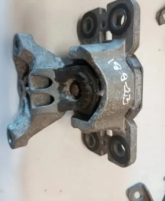 Volvo V60 Engine mount bracket 31401307