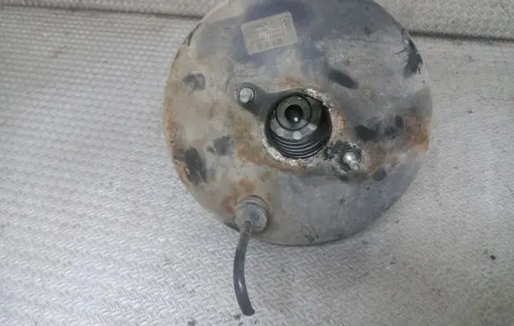 Peugeot 107 Brake booster 472000H010 0204051248