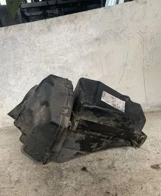 Nissan Quest Air filter box