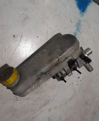 Brake fluid reservoir