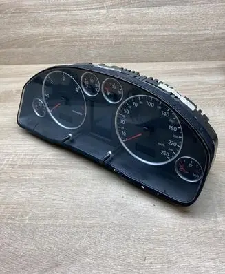 Audi A6 S6 C5 4B Speedometer (instrument cluster) 4B0920933G 110080128