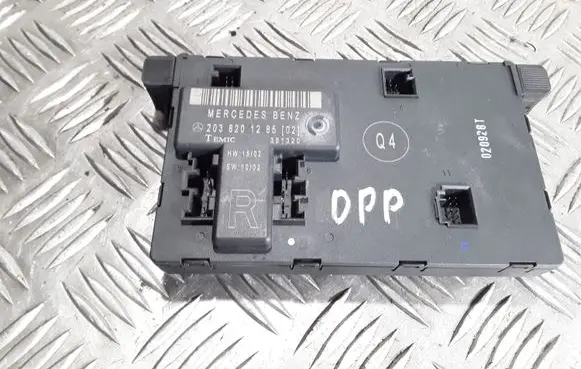 Mercedes-Benz C W203 Door control unit/module 2038201285