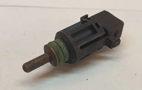 BMW 3 E46 Coolant temperature sensor 1433077 13621433077