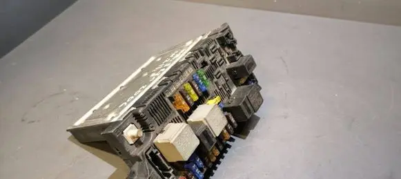 Mercedes-Benz E W211 Fuse module 2115457001