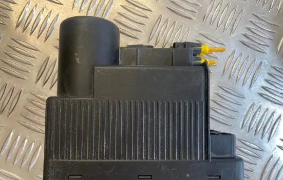 Mercedes-Benz C W202 Central locking vacuum pump 2028000048 0132006331