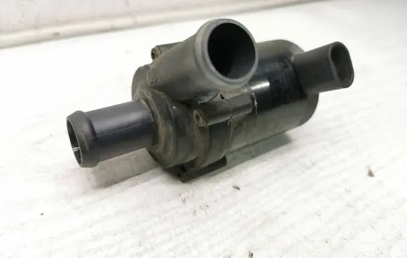 Volvo C30 Water pump 31332715