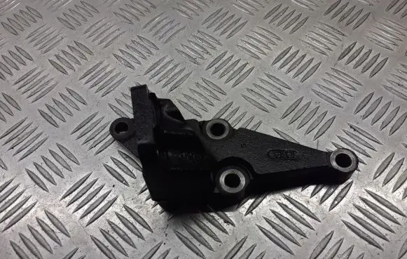 Toyota Corolla E120 E130 Engine mounting bracket