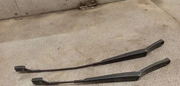 Skoda Yeti (5L) Front wiper blade arm 