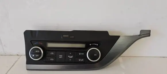 Toyota Auris E180 Climate control unit 75F542