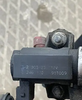 BMW 5 E39 Turbo solenoid valve 72190323 2246175 98T009